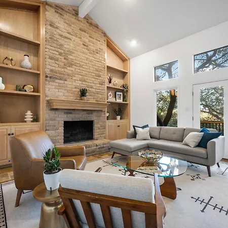 Large Deck & Firepit - Lake Austin Treehouse